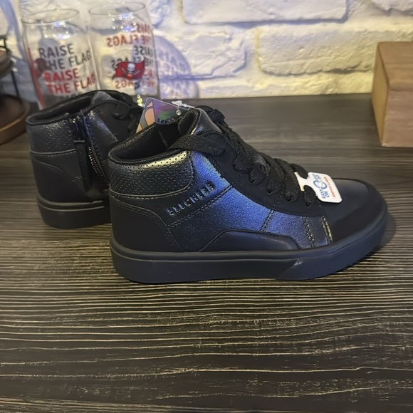 Kids Black High-Top Sneakers- sketched street Los Angeles - Picture 2 of 8